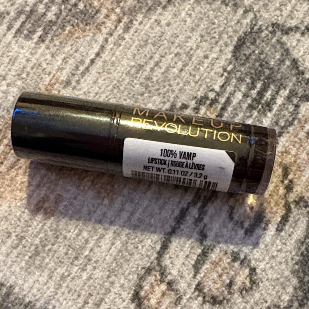 Makeup Revolution 100% Vamp Lipstick - Deep Plum